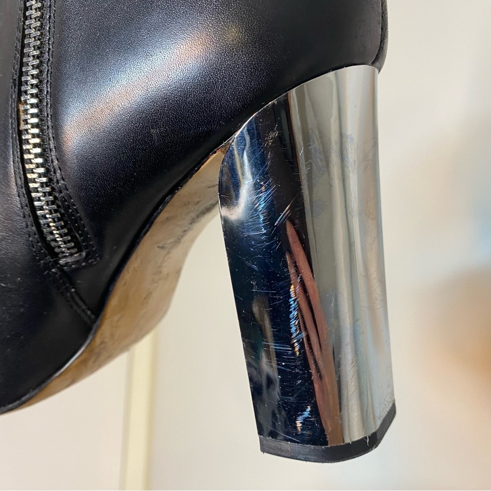 CALVIN KLEIN Savana Limited Edition Mirror Heel Black Leather Booties Sz 9 *Flaw - Picture 11 of 14